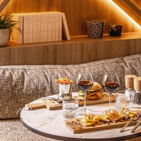 Novotel Mont-blanc Hotel 4*